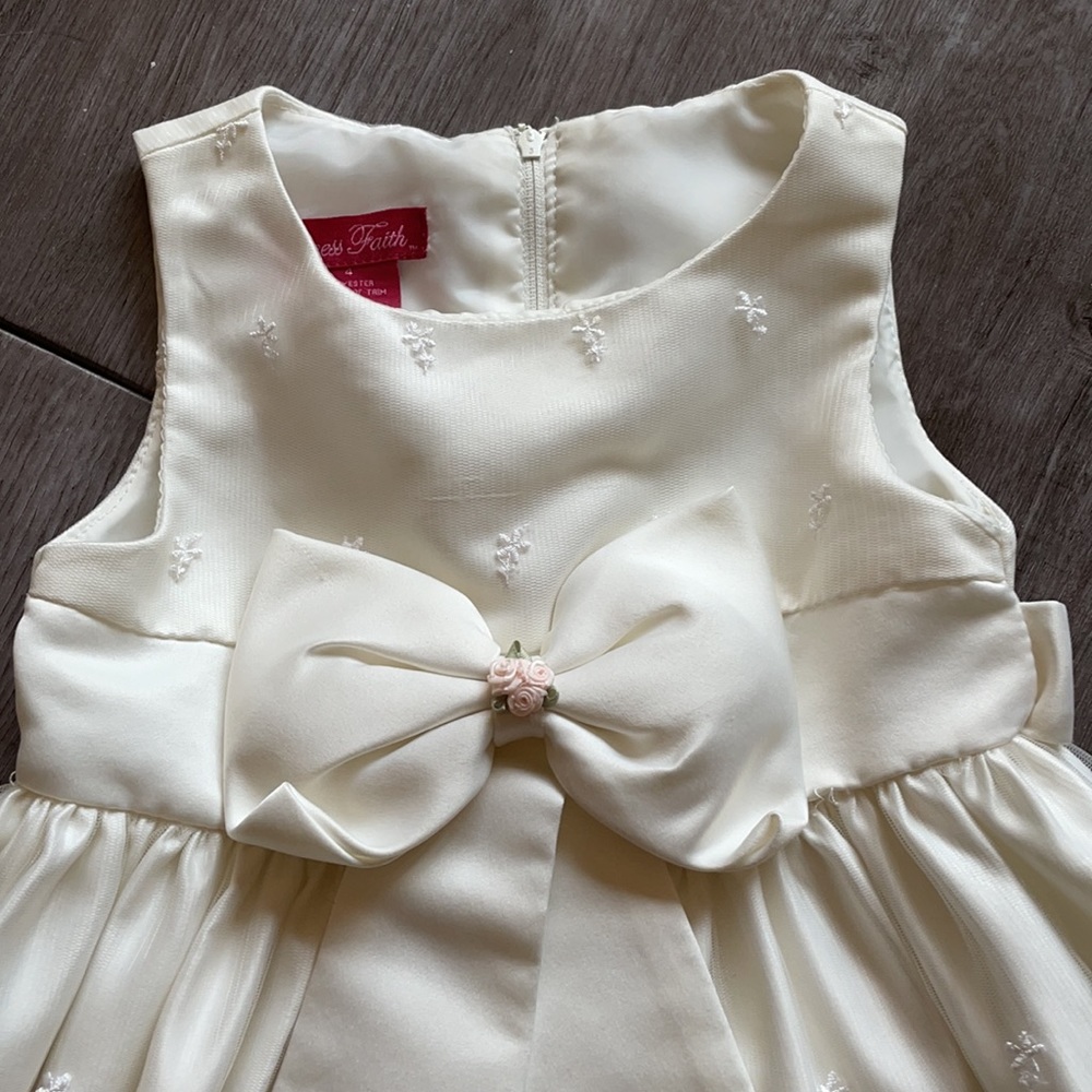 ❌SOLD❌ Princess Faith Girl’s Cream Ivory Front Bow Sleeveless Dress Size 4 - Picture 2 of 14